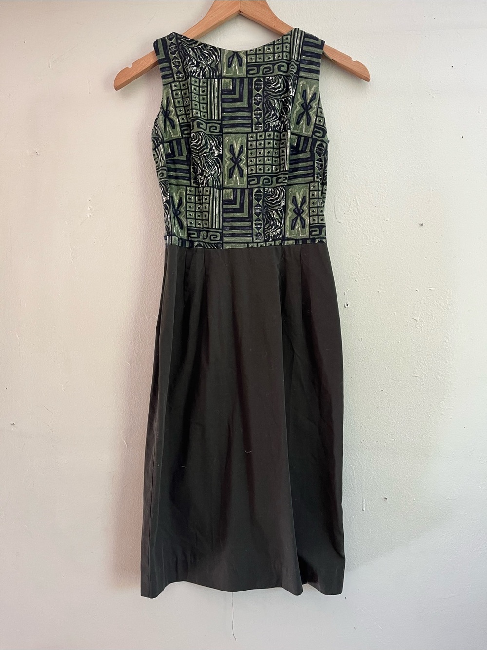 Vintage Sleeveless Green Patterned Bodice Black Midi Dress